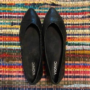 Vionic pointed flats